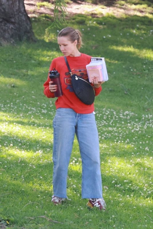 KRISTEN BELL Spending a Memorial Day Afternoon at a Park in Los Angeles 05/27/2024