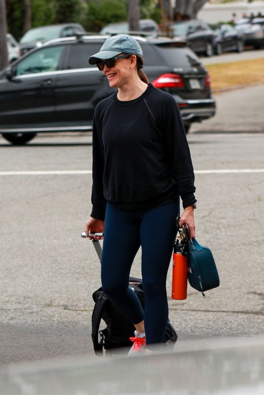 JENNIFER GARNER Out and About in Santa Monica 06/03/2024