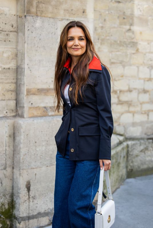 KATIE HOLMES Arrives at Patou Haute Couture Fall/Winter 2024/2025 Show at Paris Fashion Week 06/27/2024