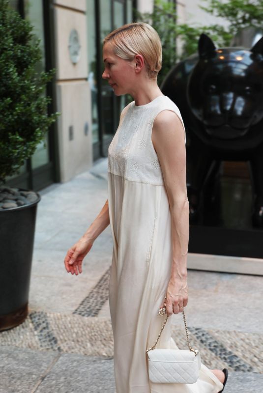 MICHELLE WILLIAMS Arrives at Vogue Dinner Party in New York 06/03/2024