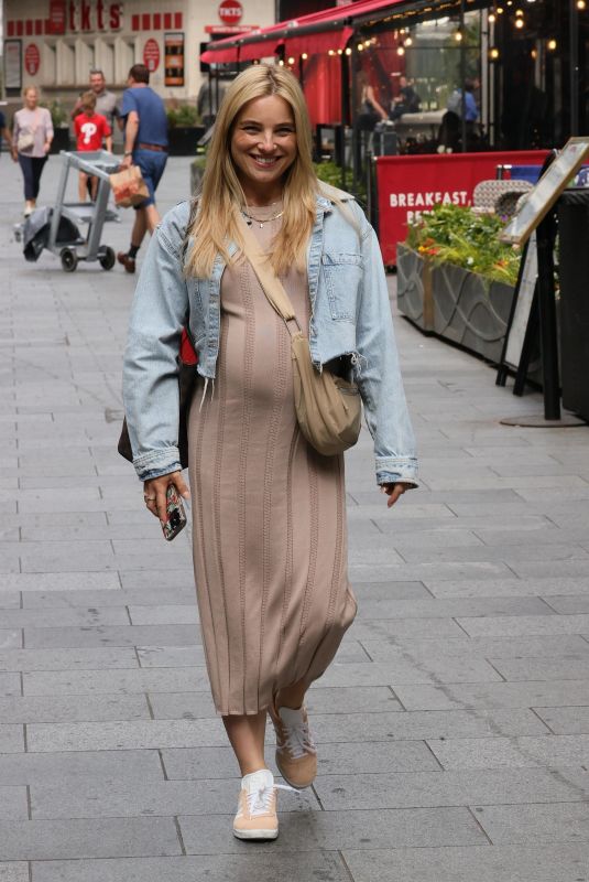 Pregnant SIAN WELBY Arrives at Capital Breakfast in London 06/03/2024
